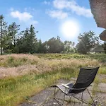 Elenor - 1-1km From The Sea By Interhome