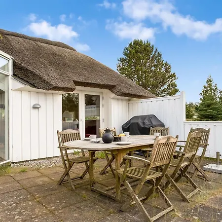 Elenor - 1-1km From The Sea By Interhome *